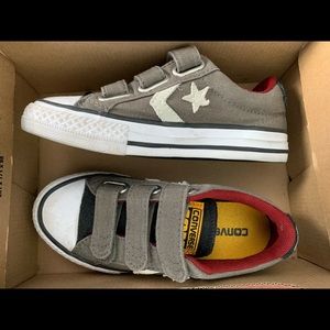 Converse toddler sneakers sz 11